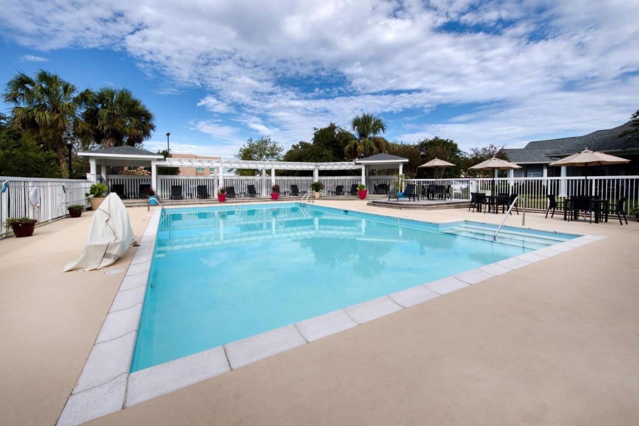 Residence Inn By Marriott Wilmington Landfall Exterior photo